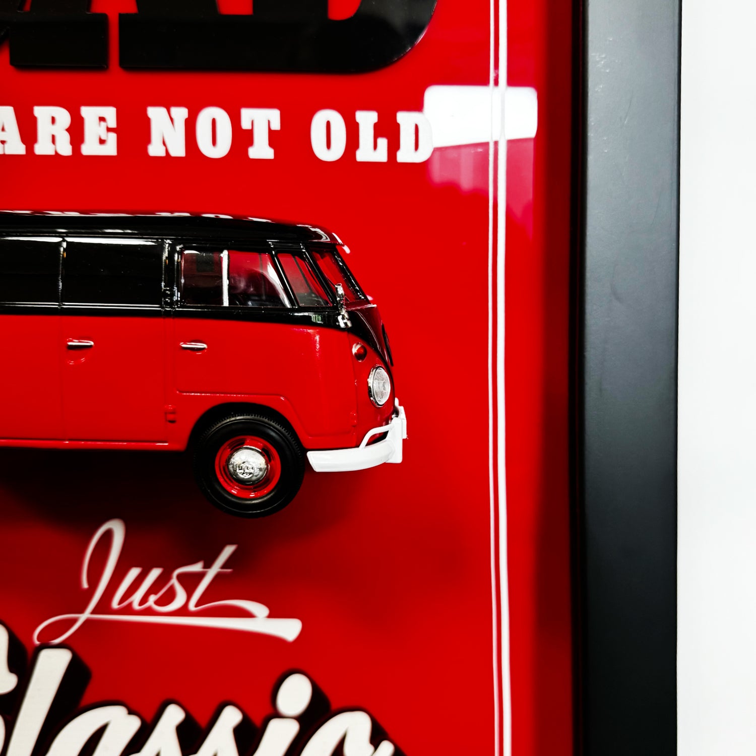 DAD – You Are Not Old, Just Classic” Klasik Otomobil Temalı El Yapımı Tablo