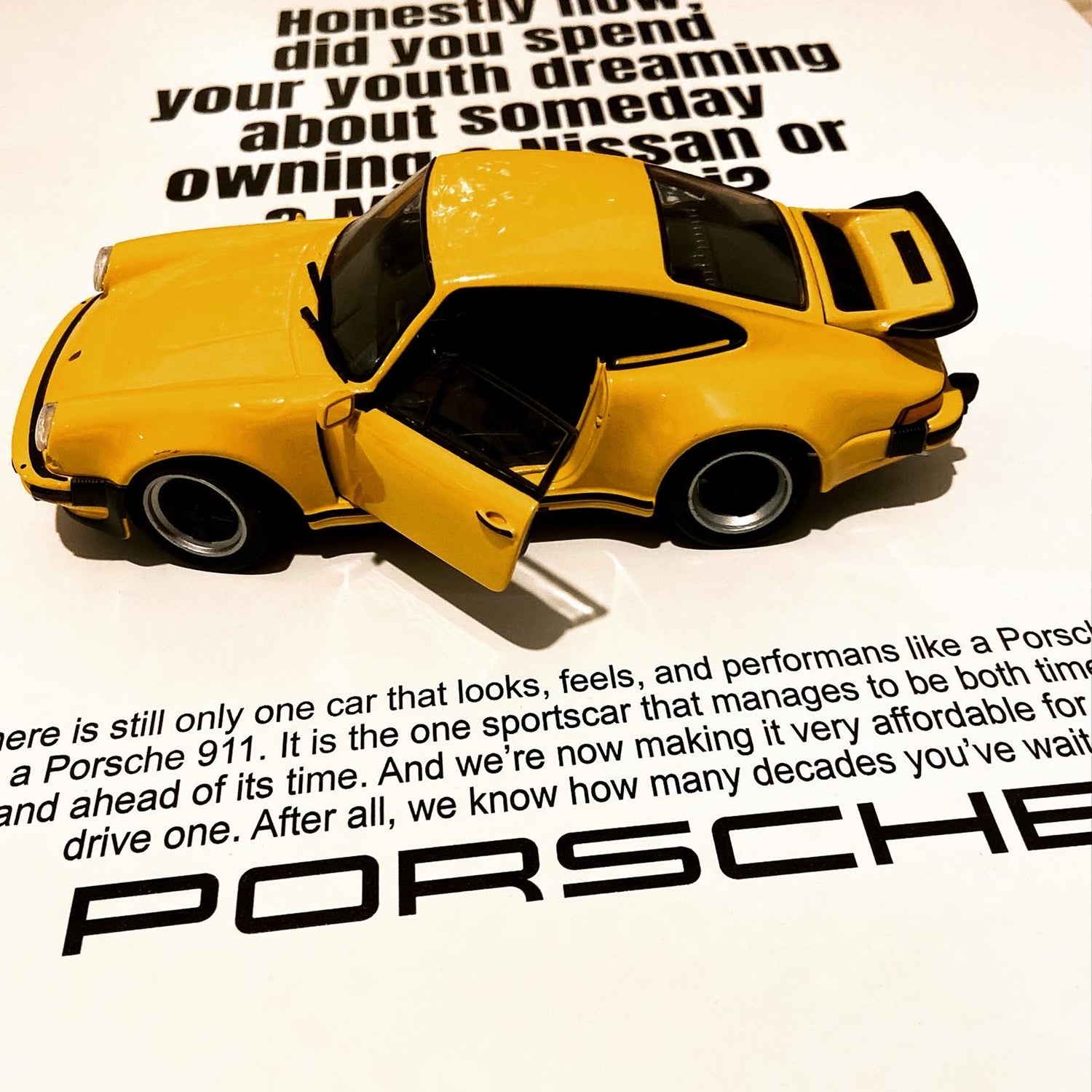 Üç boyutlu otomobil tablo tasarımı, Porsche model detaylı özel baskı duvar dekoru, kaliteli malzeme el işçiliği.