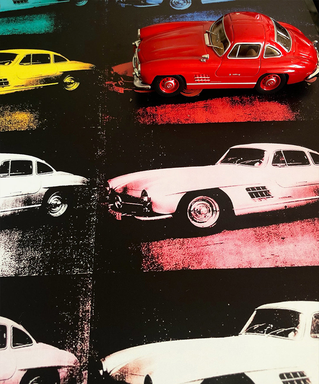 Andy Warhol tarzıyla tasarlanan Mercedes-Benz 300 SL üç boyutlu tablo, özel baskı ve el işçiliği koleksiyon dekoru.