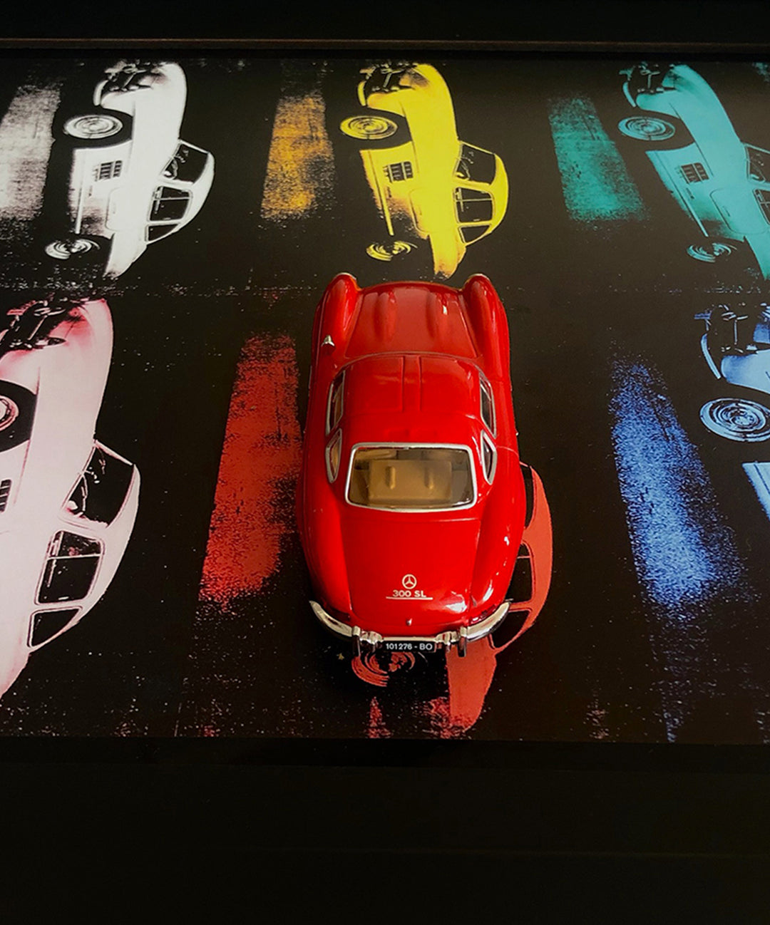 Andy Warhol tarzıyla tasarlanan Mercedes-Benz 300 SL üç boyutlu tablo, özel baskı ve el işçiliği koleksiyon dekoru.