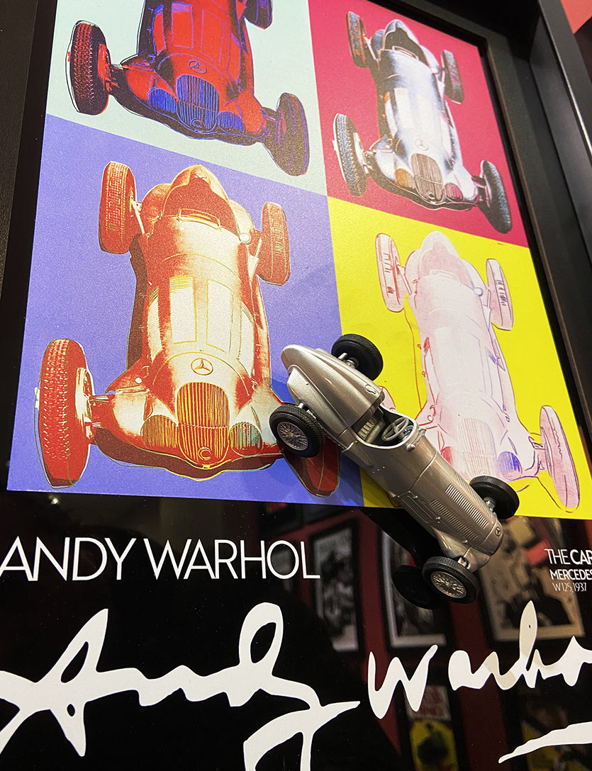 Sanat ve otomobil birleşimi: Andy Warhol Mercedes W125 üç boyutlu tablo, sınırlı sayıda koleksiyon ürünü.