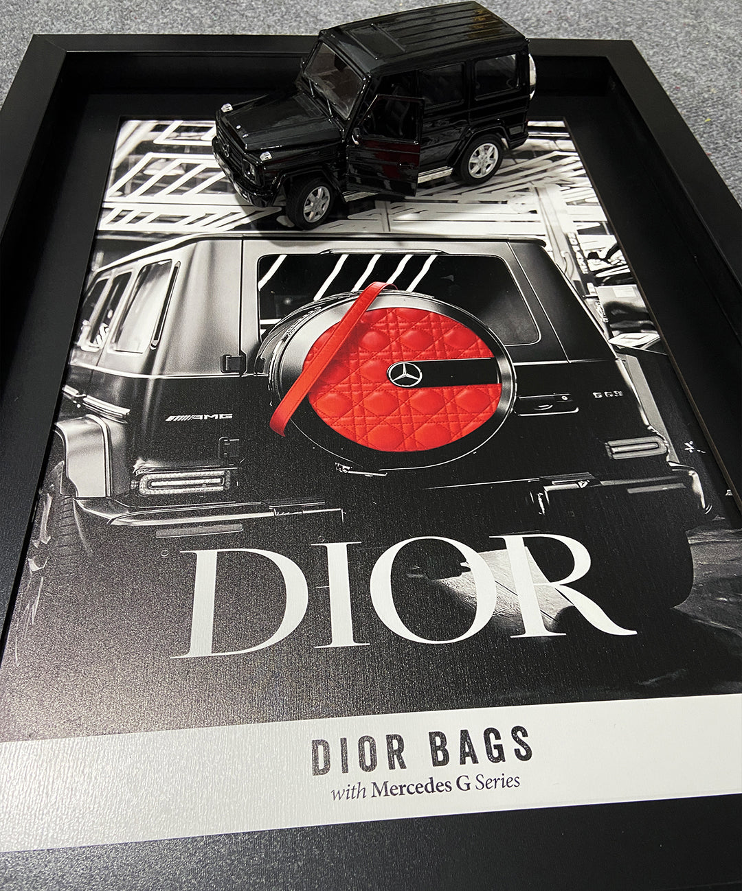 Sanat, moda ve otomobil birleşimi: DIOR Mercedes G-Class tablo, özel baskı koleksiyon duvar dekoru.