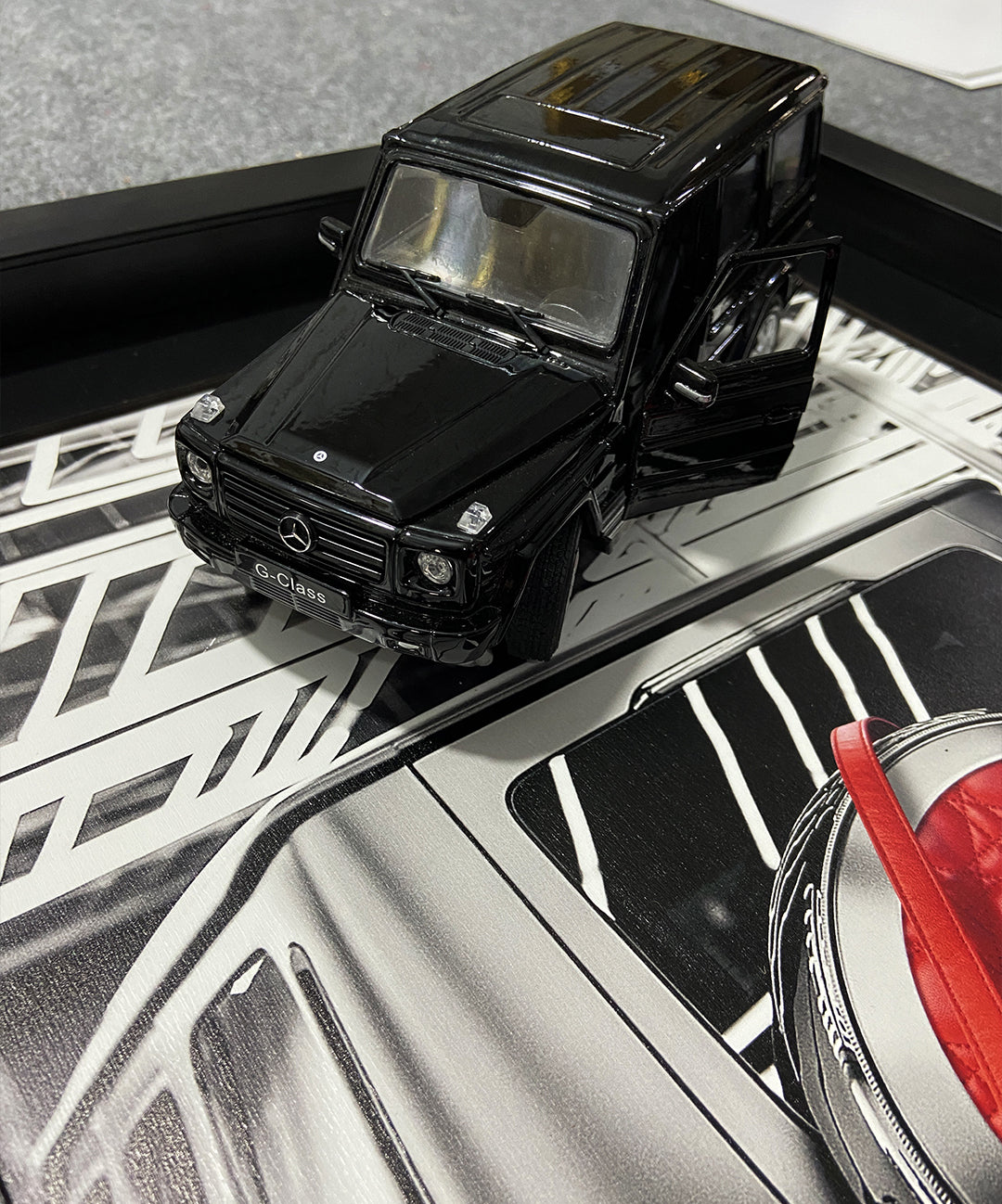 Lüks moda DIOR ve Mercedes G-Class modelini buluşturan üç boyutlu tablo, ofis dekoru için özel tasarım.