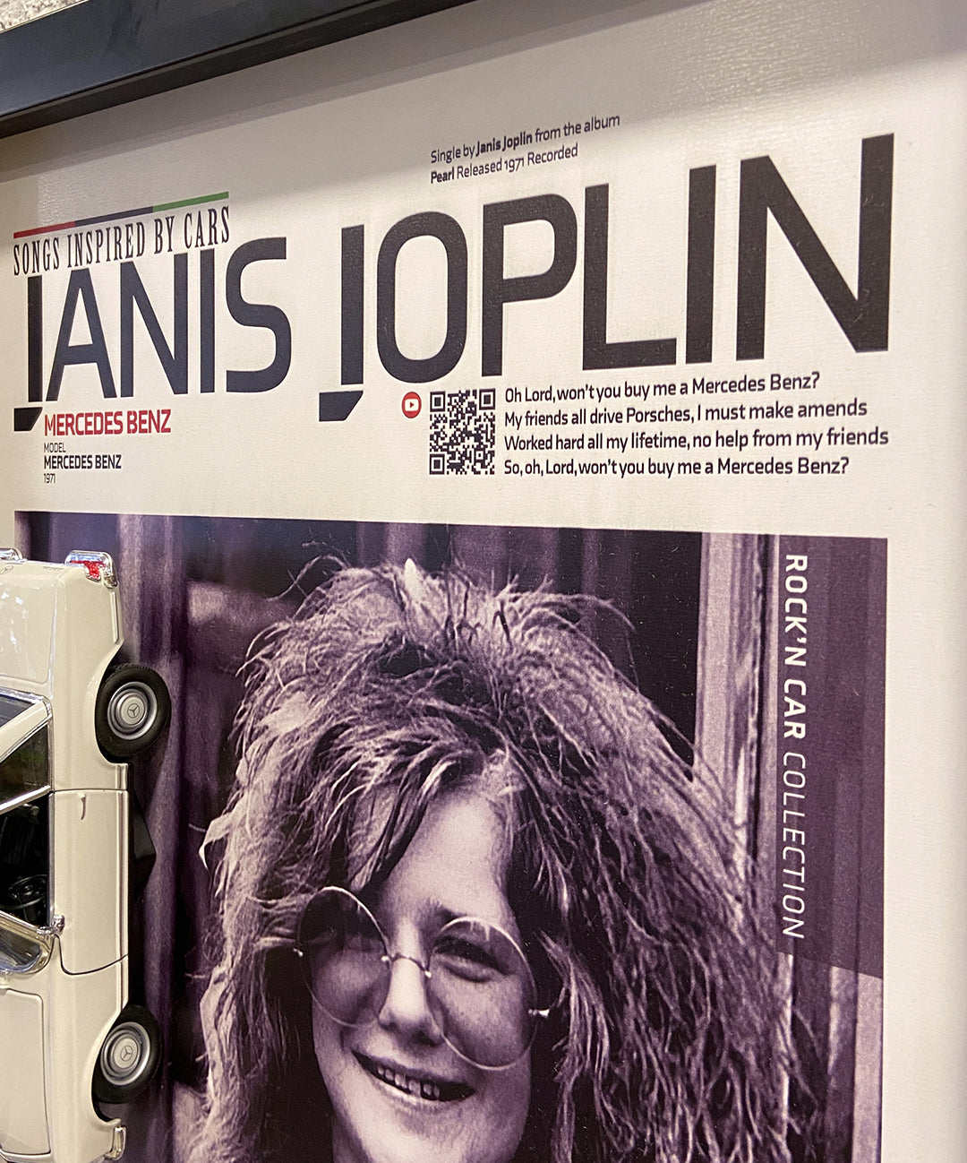 Rock efsanesi Janis Joplin ve Mercedes modelinin yer aldığı özel baskı üç boyutlu tablo, ofis dekoru için ideal.