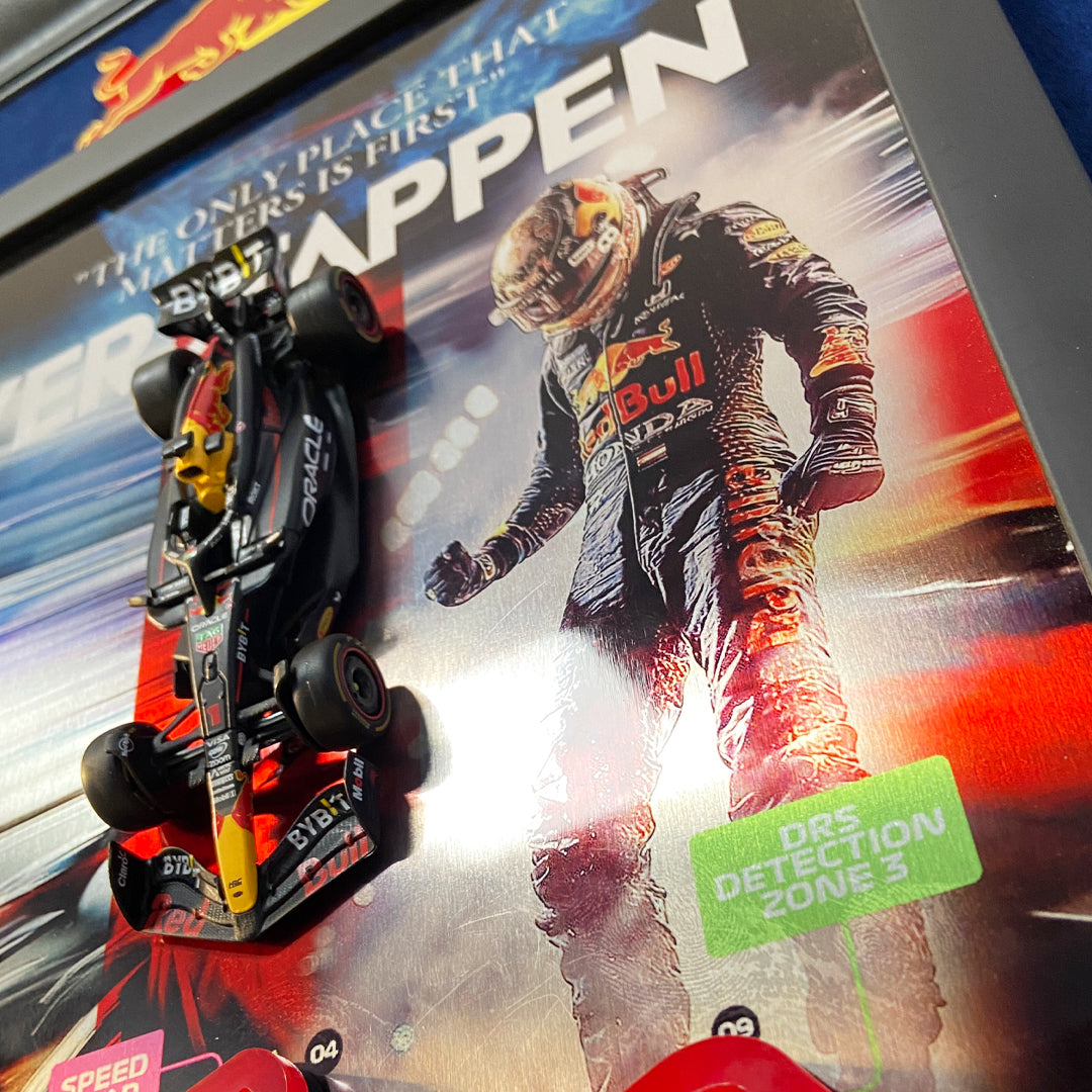 Max Verstappen F1 Koleksiyon Tablo | 1:43 Ölçek Model Araç, Kabartmalı Pist Detayı, Kadife Paspartu