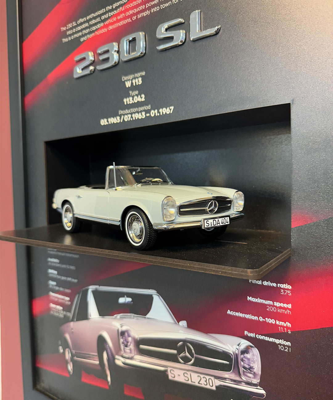 Koleksiyon değeri yüksek Mercedes 230 SL üç boyutlu tablo, özel baskı ve kaliteli malzemeden hazırlanmış.
