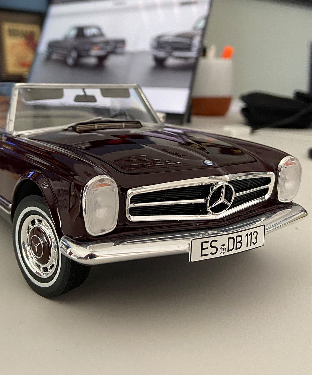 Kaliteli malzeme ve özel baskıyla üretilmiş Mercedes 230 SL üç boyutlu tablo, ofis ve duvar dekoru için ideal.