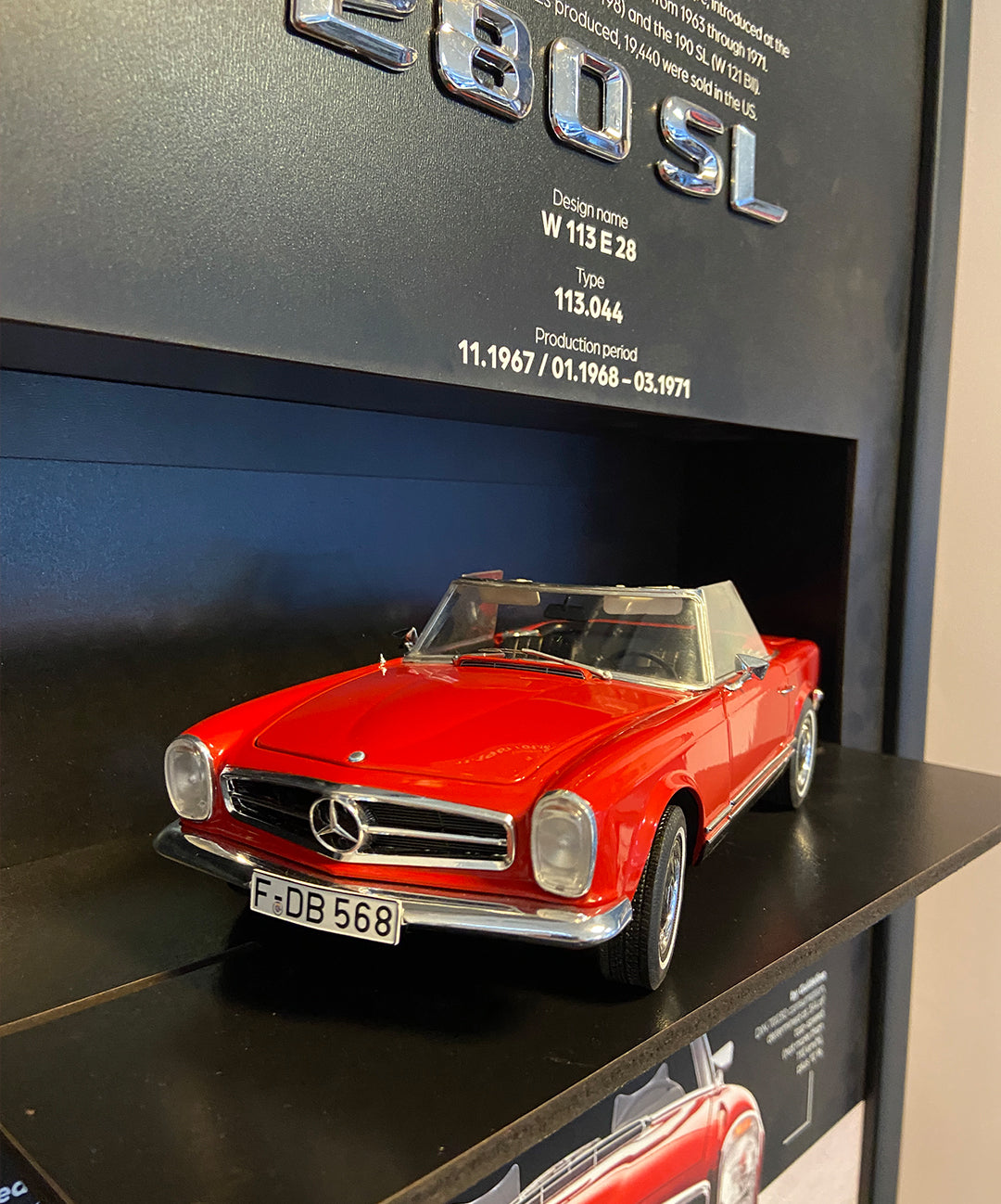 Mercedes 280 SL model detaylı otomobil tablo, kişiye özel tasarım, ofis dekoru ve şık duvar dekoru.