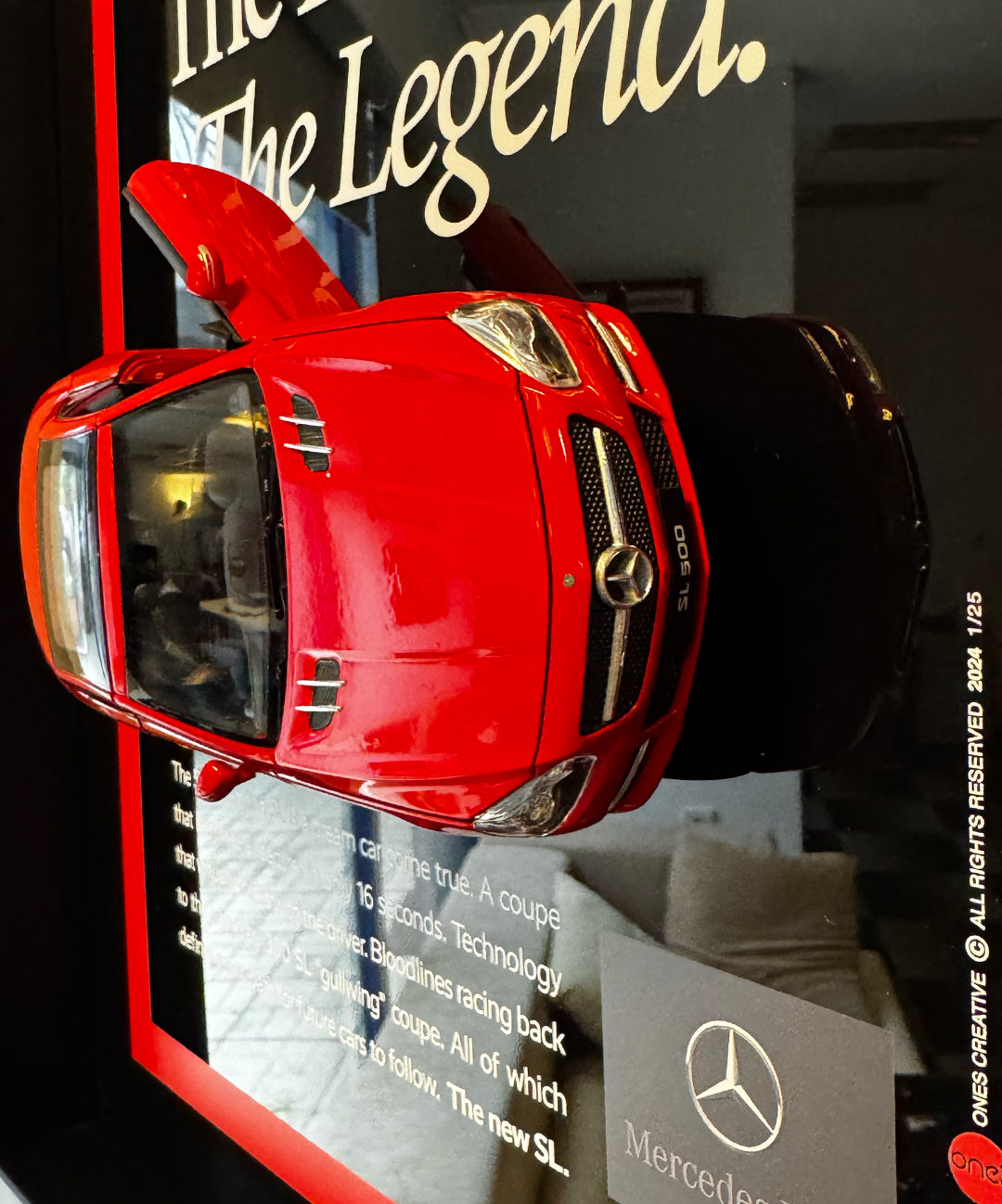 Mercedes-Benz 500 SL sanat tablosu, otomobil koleksiyonları için sınırlı sayıda üretilmiş eser.