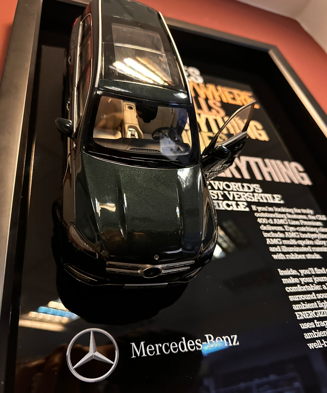 Mercedes-Benz GLS lüks otomobil modelinden ilham alınan tablo, el işçiliği üç boyutlu koleksiyon dekor ürünü.