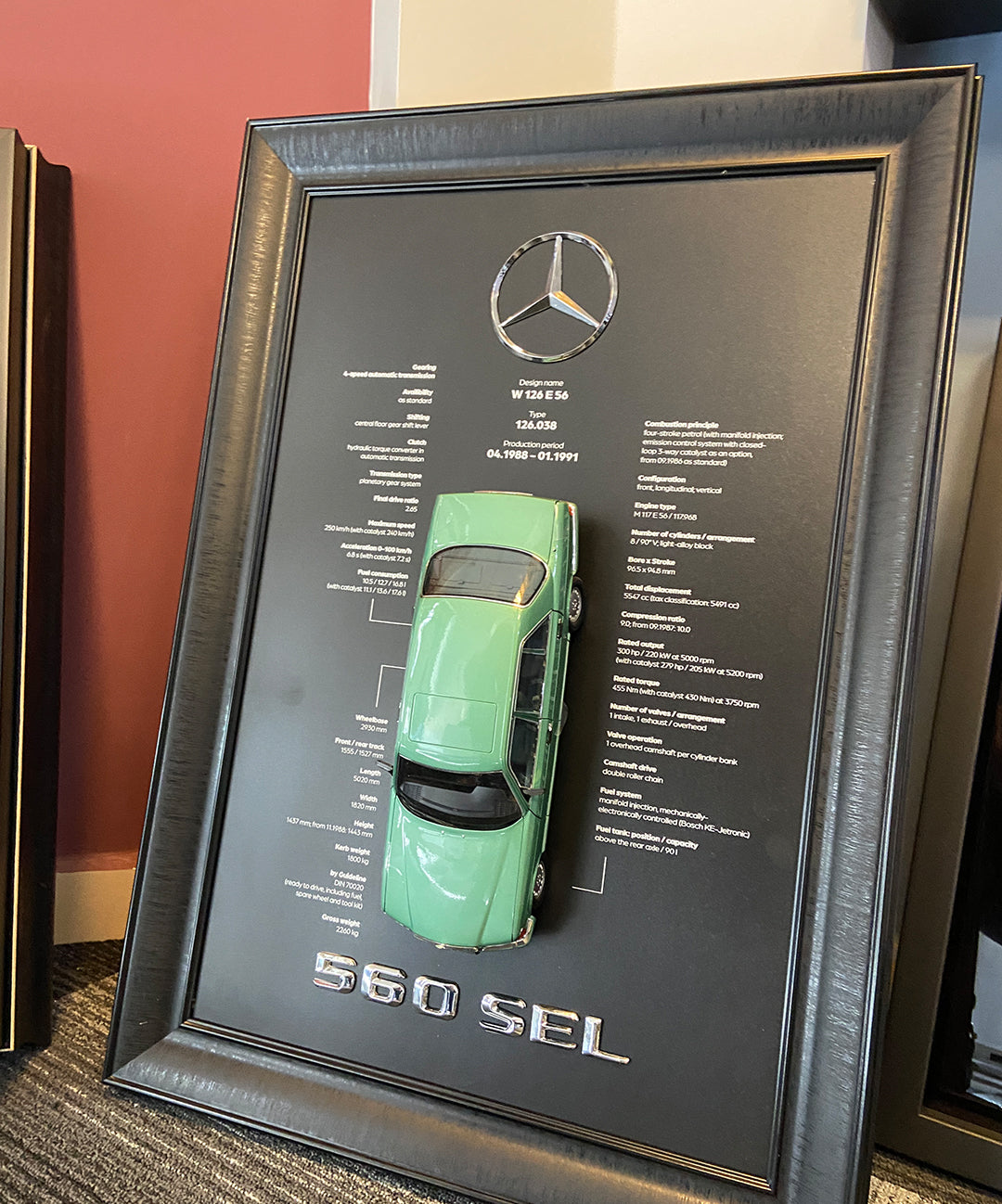 El işçiliğiyle hazırlanmış otomobil tablo tasarımı, kişiye özel Mercedes detaylı üç boyutlu duvar dekoru.