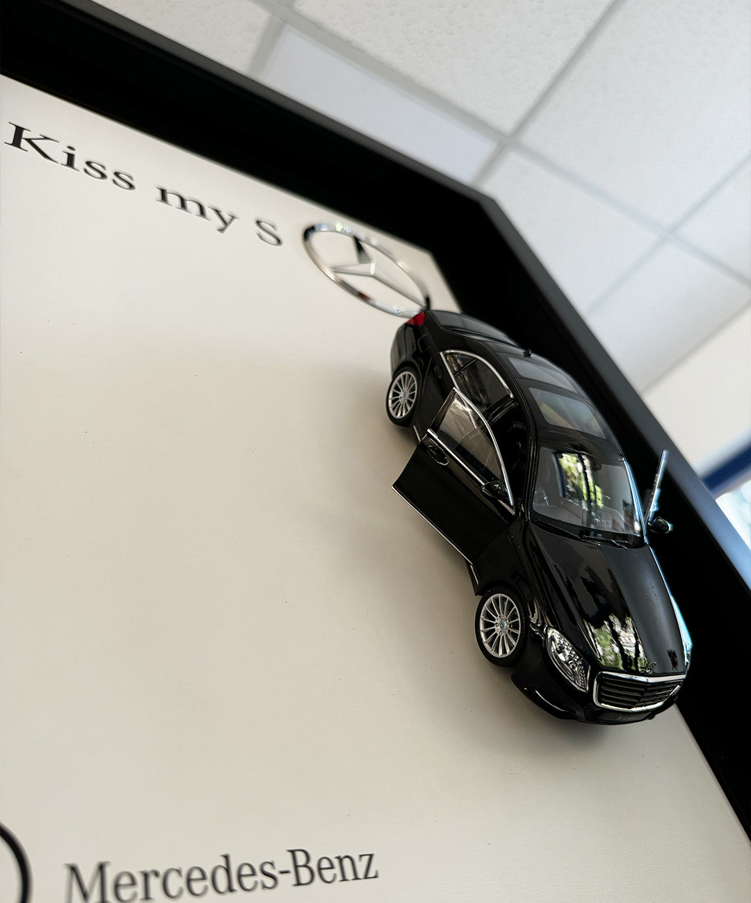 Mercedes S-Class lüks otomobil modelinden ilham alınan üç boyutlu tablo, ofis dekoru için ideal tasarım.