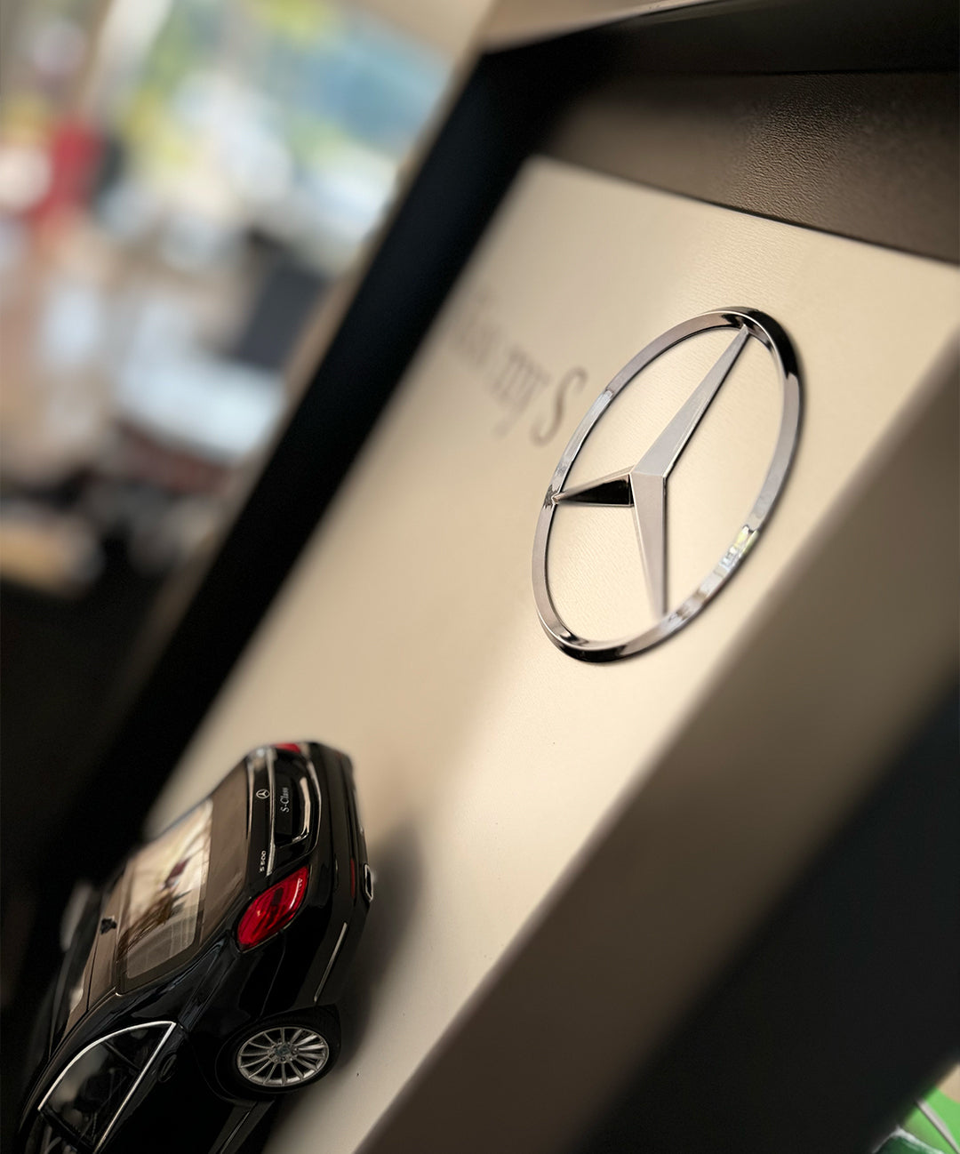 Koleksiyonluk Mercedes S-Class otomobil tablo, kişiye özel tasarım, üç boyutlu dekoratif sanat eseri.