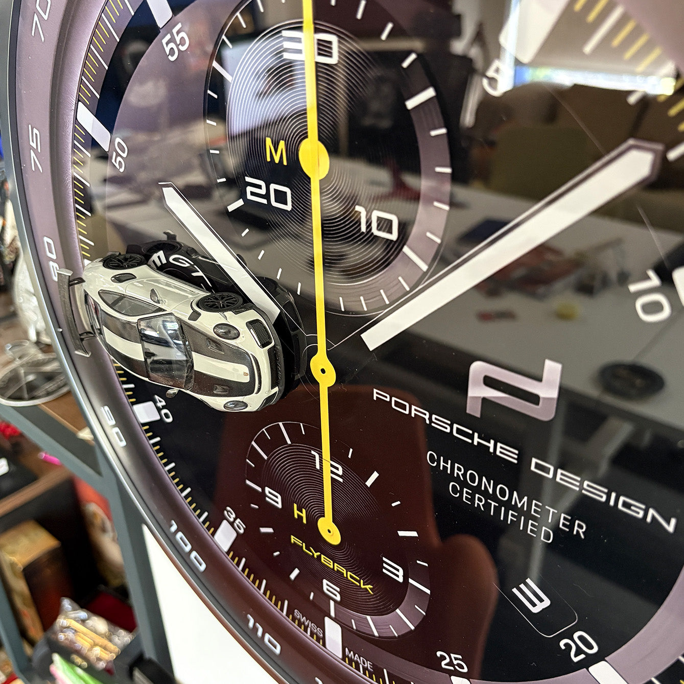 Porsche Temalı Duvar Saati Tablo – 1:43 Ölçek Model Araçlı El Yapımı Dekor