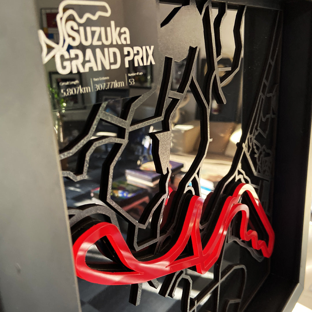 Suzuka Circuit Duvar Tablosu – 3 Katmanlı El Yapımı Tasarım (37x37 cm)
