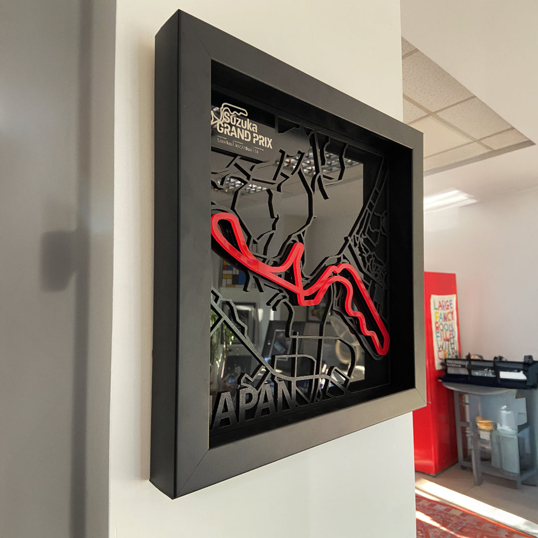 Suzuka Circuit Duvar Tablosu – 3 Katmanlı El Yapımı Tasarım (37x37 cm)