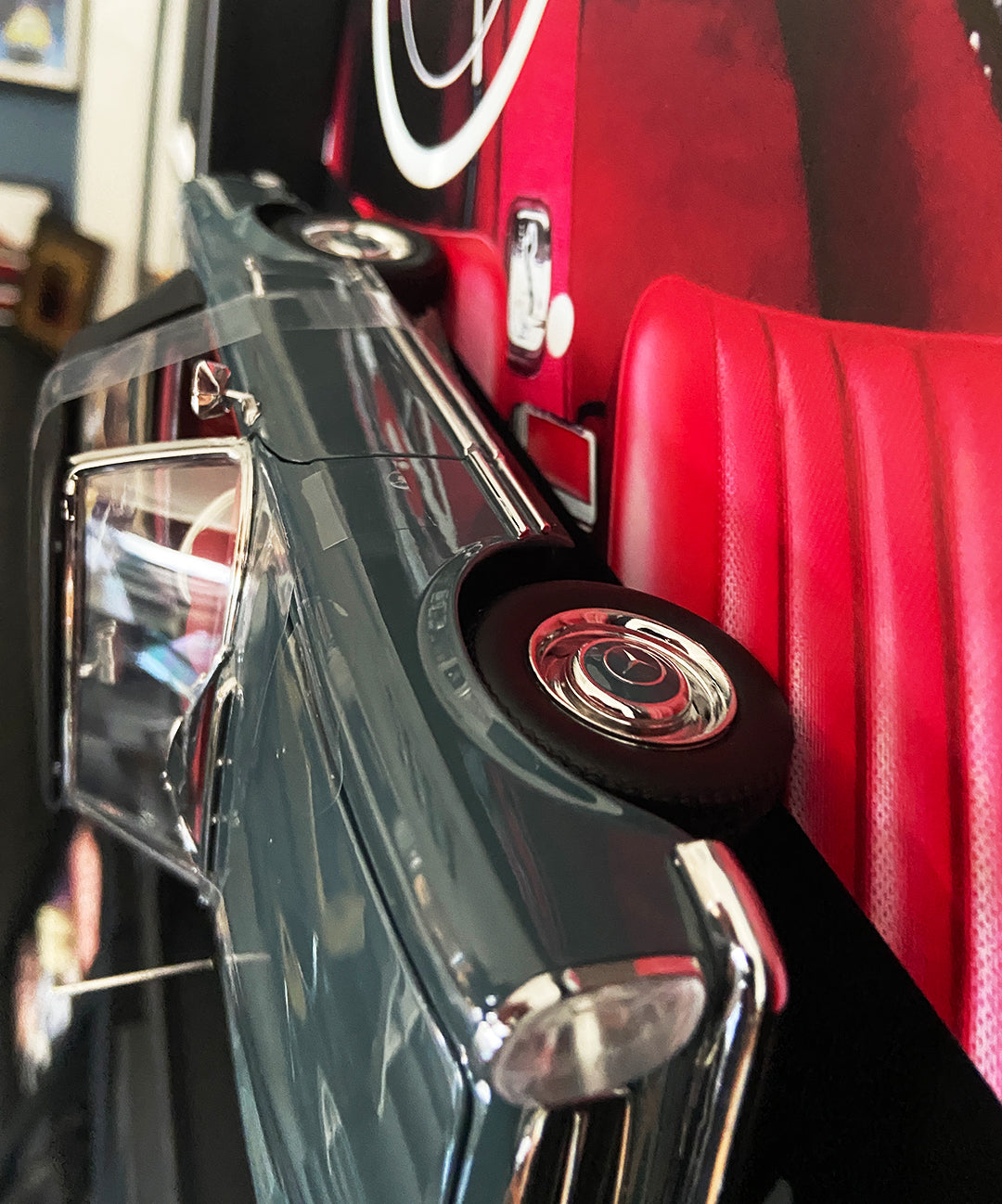 Üç boyutlu otomobil tablo tasarımı, Mercedes model detaylı özel baskı duvar dekoru, kaliteli malzeme el işçiliği.