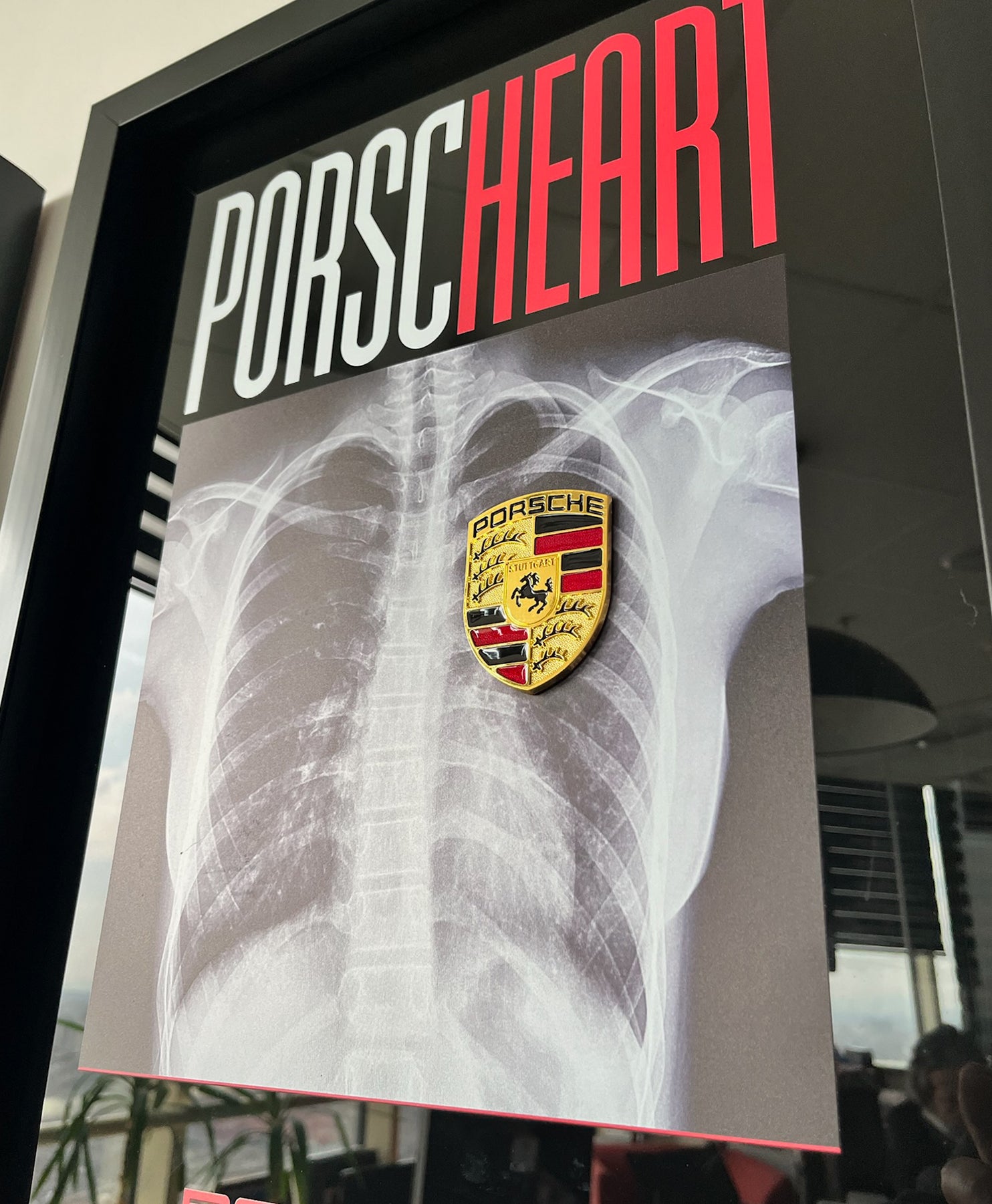 Üç boyutlu otomobil tablo tasarımı, Porsche model detaylı özel baskı duvar dekoru, kaliteli malzeme el işçiliği.
