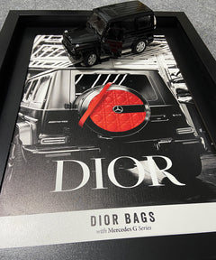 Sanat, moda ve otomobil birleşimi: DIOR Mercedes G-Class tablo, özel baskı koleksiyon duvar dekoru.
