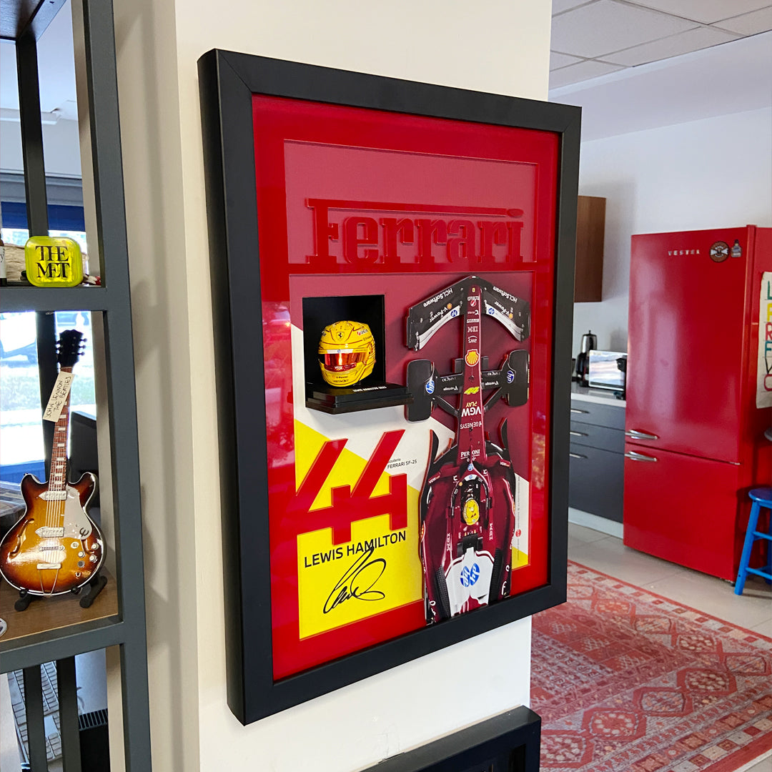 El yapımı sanatsal tablo, 2025 Ferrari Hamilton kask modeli ile tasarlanmış özel dekor