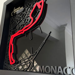 Monaco’nun ikonik sokak pistini gösteren, modern ve minimalist harita tablosu
