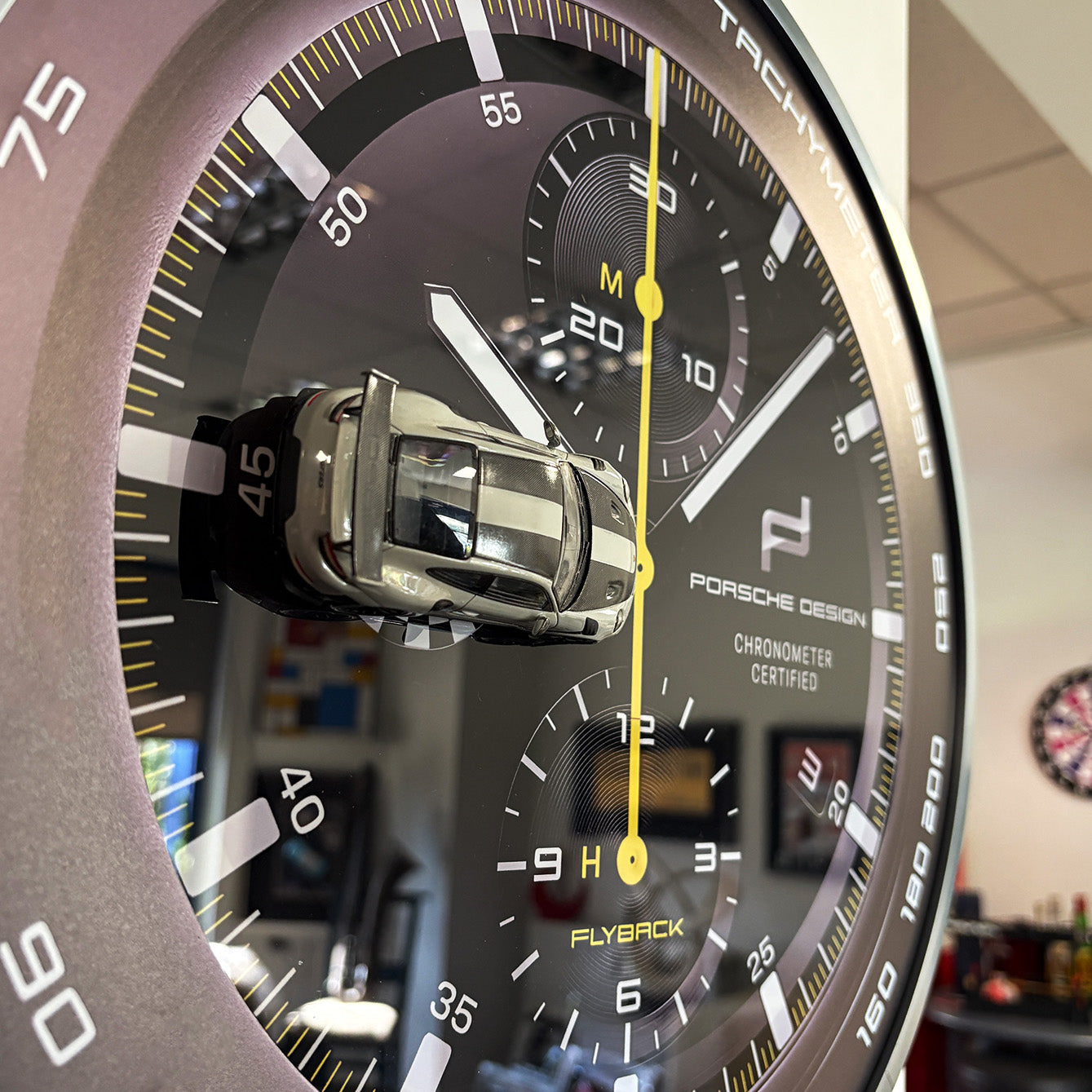 Porsche Temalı Duvar Saati Tablo – 1:43 Ölçek Model Araçlı El Yapımı Dekor