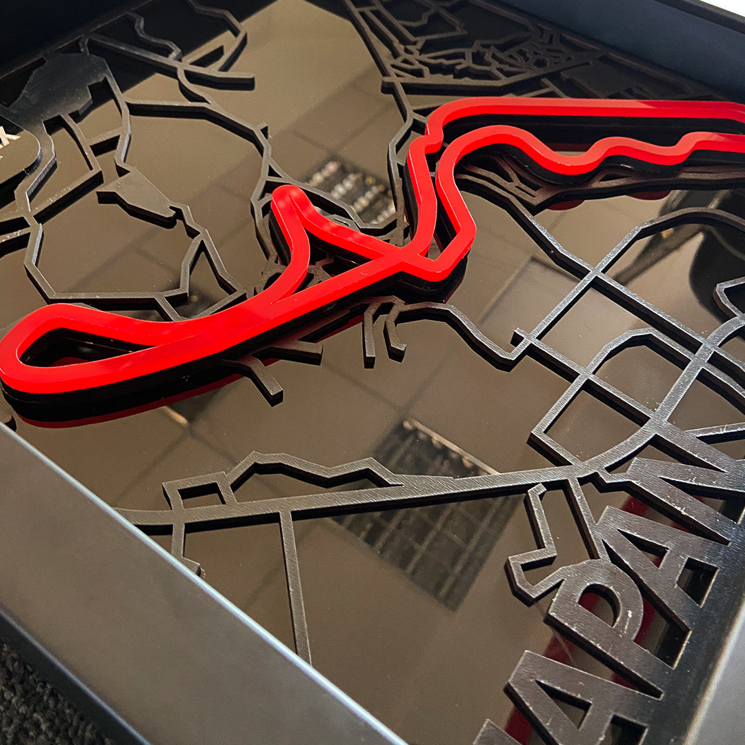 Suzuka Circuit Duvar Tablosu – 3 Katmanlı El Yapımı Tasarım (37x37 cm)