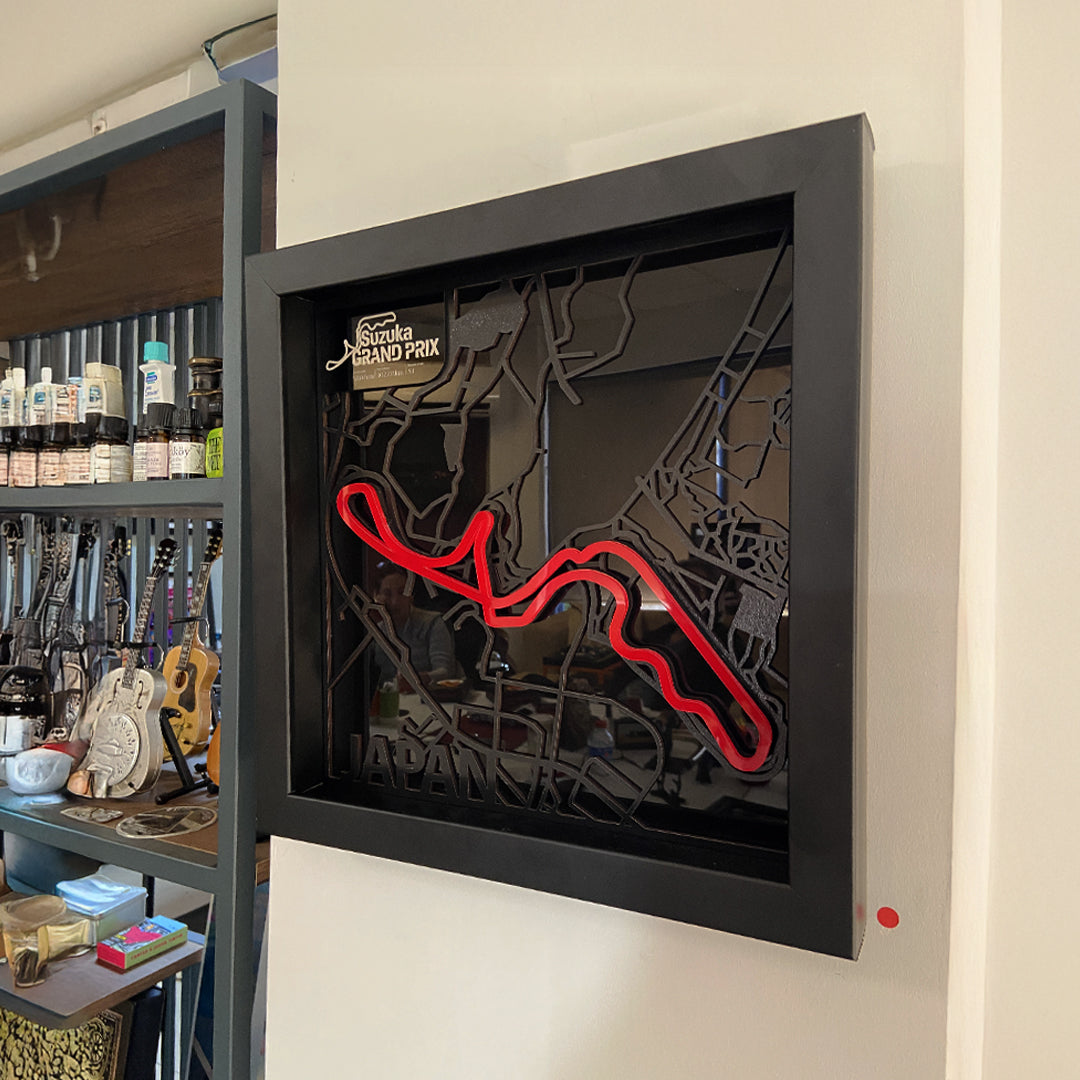 Suzuka Circuit Duvar Tablosu – 3 Katmanlı El Yapımı Tasarım (37x37 cm)